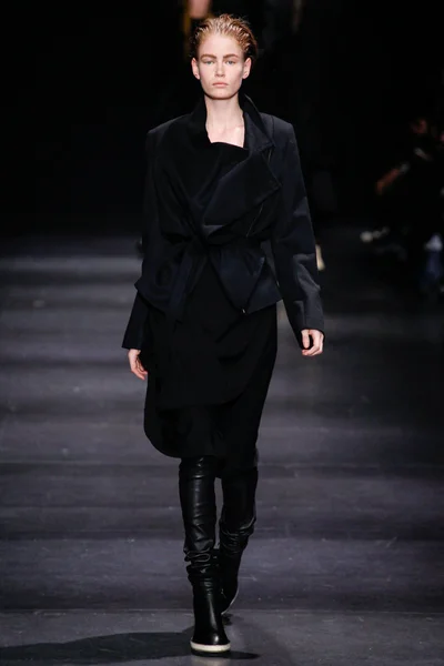 Look 3